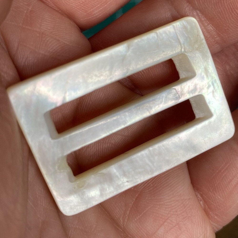 2 VTG Mother Of Pearl Ivory Irridescent Shell Scarf Slide/ Buckle Accessories - Picture 6 of 9